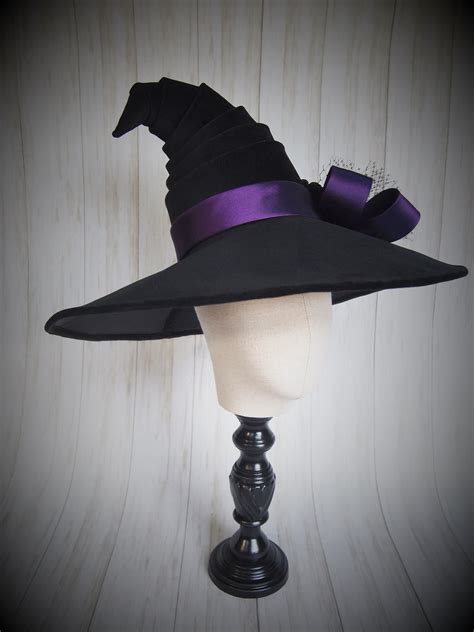Crkoked witch hat